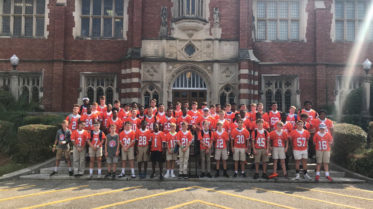 CoachTMHughes's tweet photo. Had an opportunity to take my team to visit Huntingdon College. We took a tour of the campus and watched the football team practice. It was a great opportunity for them to see a college program up close #cmstigers #ttp #c2c @HawksFootball @anthonyleigh @suptgriffin https://t.co/LYqwGjohbP
