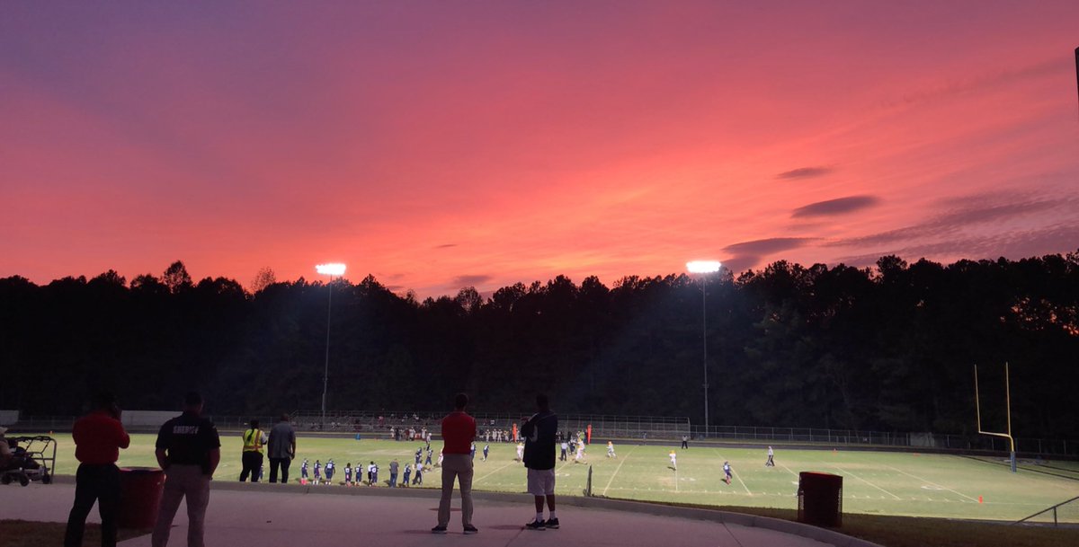 Conner_dhs's tweet photo. It was a beautiful, and hot, night for some jv football. A 50-18 win! #bleednavy #generals https://t.co/CTfmszO1Ht