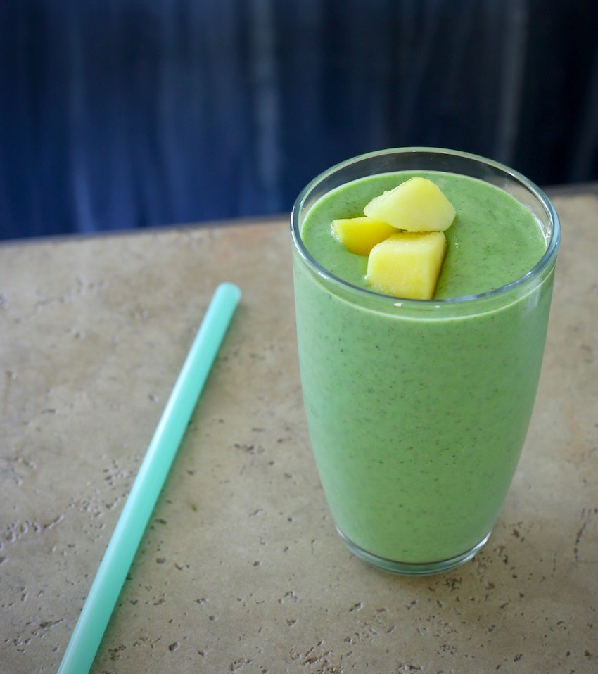 Green vibes🍃
Kale smoothie, with mango and coconut sugar😋
blessingsfrommykitchen.blogspot.com/2019/09/green-…
#kale #smoothie #mango #recipes #recipes
