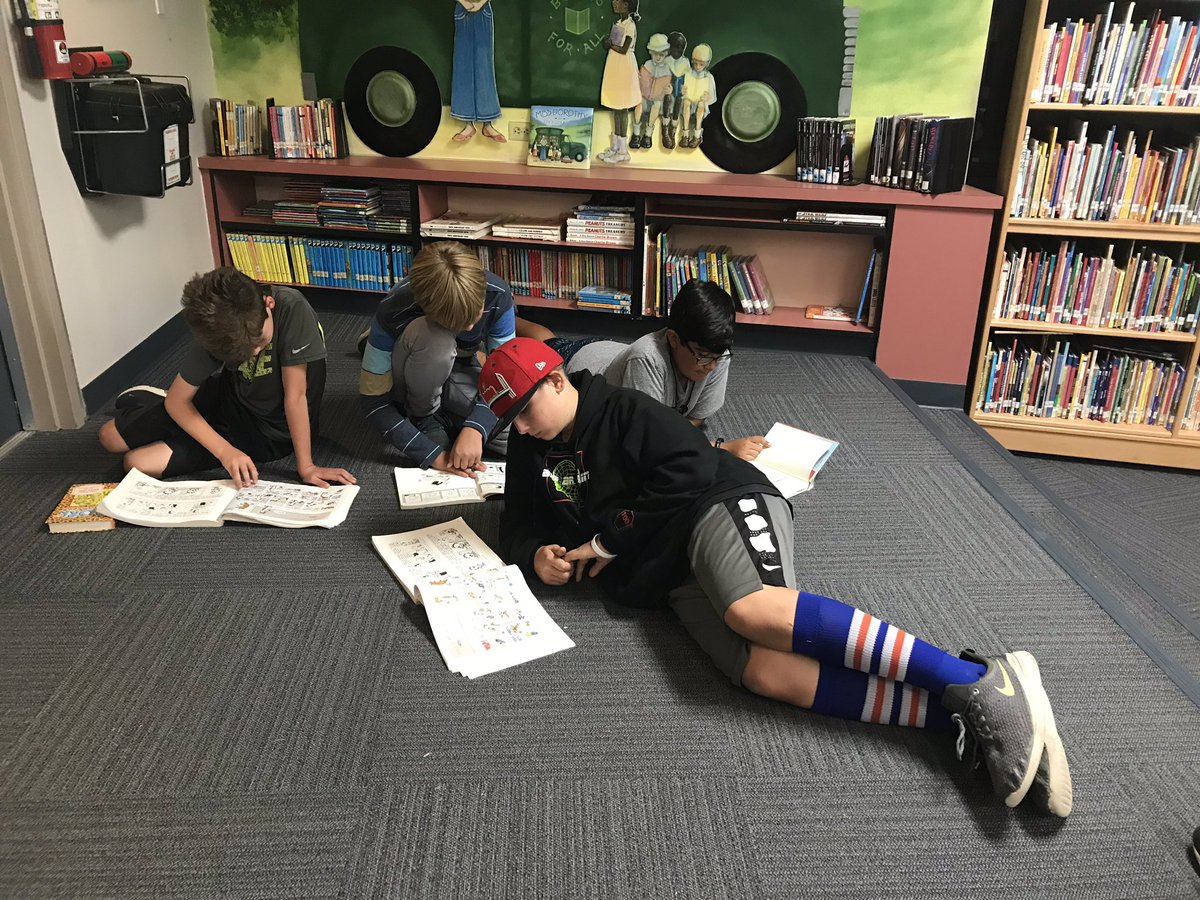 ms_melville's tweet photo. Just a pack of @OakHillsCoyotes devouring some books #opshares https://t.co/LqAdjyn6Gs