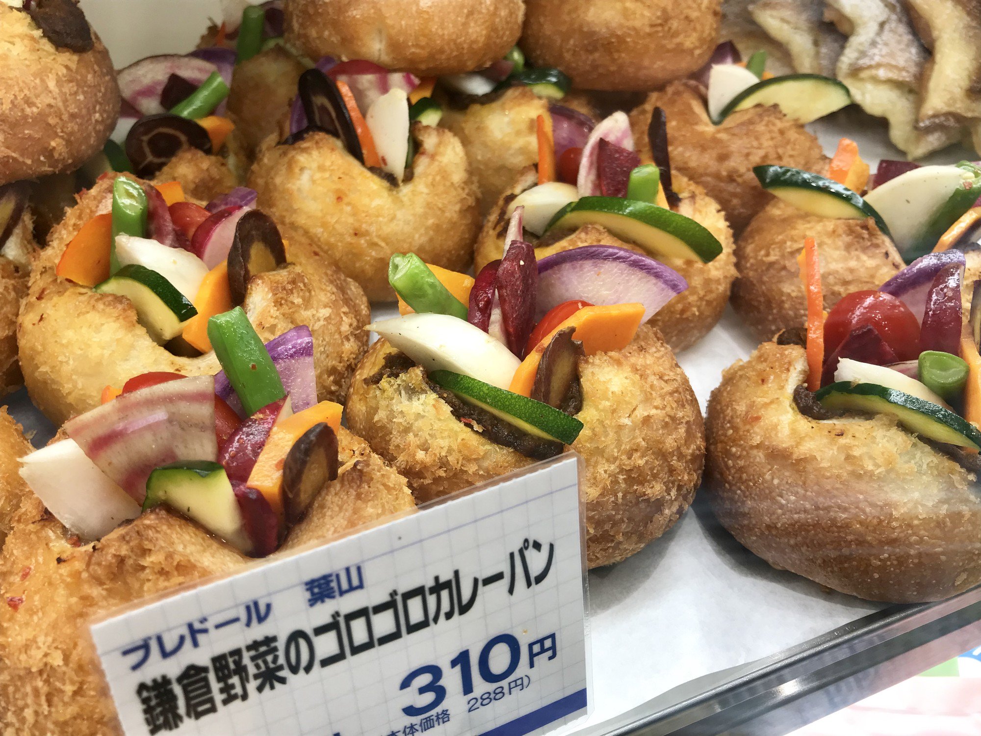 小田急百貨店 町田店 公式 モーニングも大人気のベーカリー ブレドール 葉山 が 地下1階 食品催事場に10 8 火 までの期間限定で出店 フランス産発酵バター入り食パンやデニッシュトーストをはじめ じゃがベーコン 鎌倉野菜のゴロゴロカレー パン
