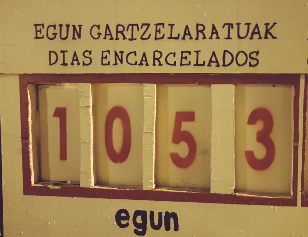 Altsasugurasoak's tweet photo. Este septiembre las familias hemos acumulado 56 viajes a Zaballa para realizar los vis a vis y las visitas de 40 minutos a nuestros hijos. Esto eleva el gasto acumulado hasta los 208,000€ y sitúa la cantidad de kilometros en 488,000. #AltsasukoakASKE

INJUSTICIA, con mayúsculas https://t.co/rXJyWHoeFQ