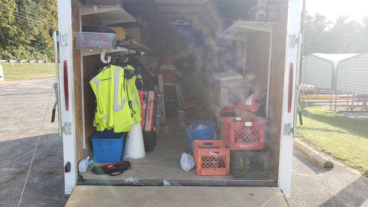 Thanks to the enormous generosity of our alumni, we were able to purchase an equipment trailer to keep at the marina before the start of this season. We are unbelievably grateful for the donations that made this possible and for the strong alumni support UC Rowing has.