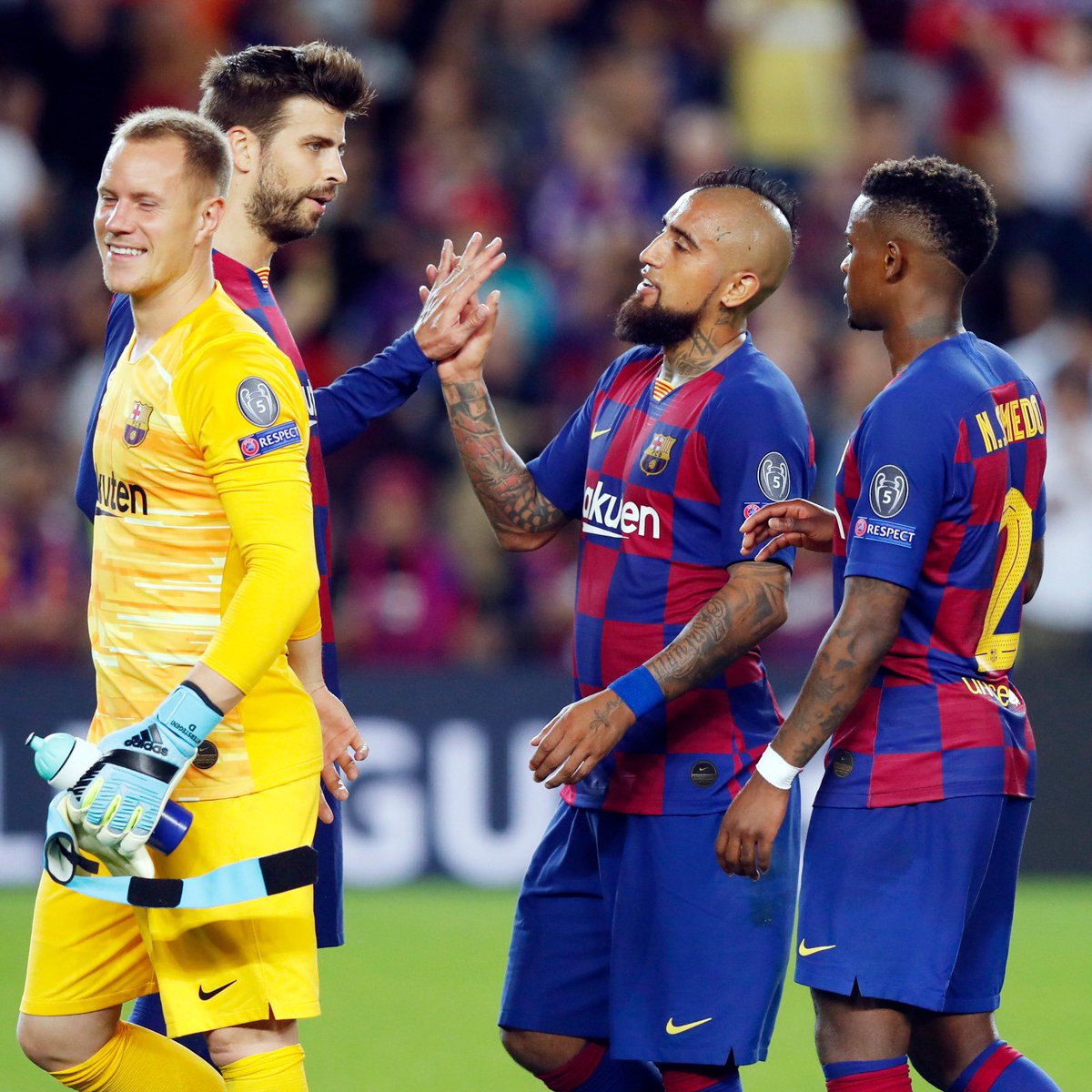 Todos juntos a por todo!!!💪🏽🔵🔴 excelente noche de @championsleague 😉⚽️👑