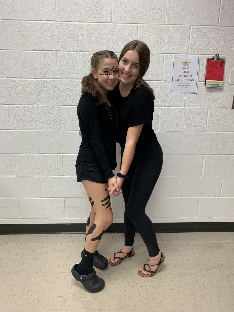 irgramlich's tweet photo. spirit day 3- black vs. white day🖤⚪️ @fhspatriots #fhs21 https://t.co/tlDvA0lHTx