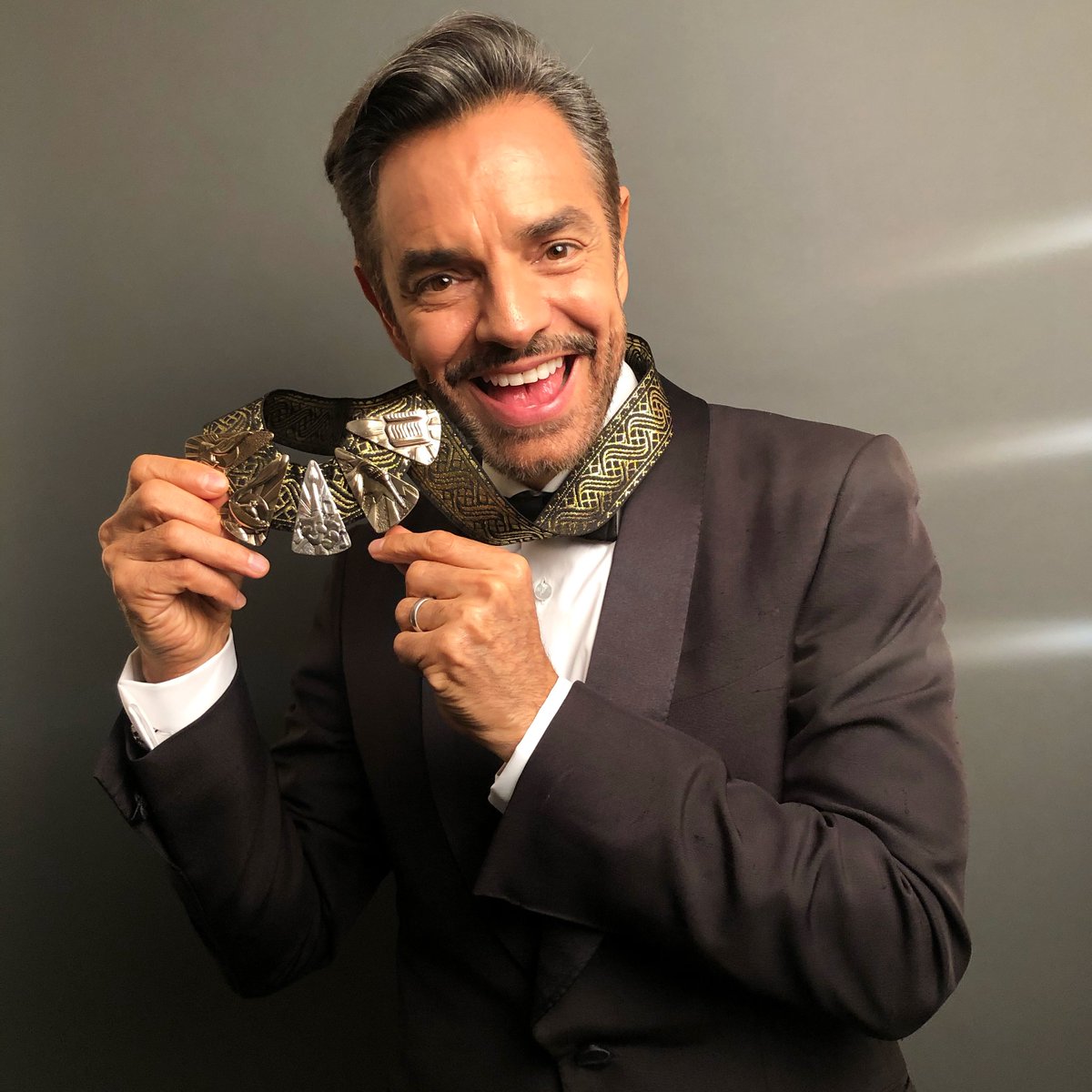 Did you miss last night's Hispanic Heritage Awards at Kennedy Center? Don't worry. <a href="/PBS/">PBS</a> will  broadcast it Oct. 11. Below, <a href="/EugenioDerbez/">Eugenio Derbez</a> holds his award for film, which <a href="/AARP/">AARP</a> helped sponsor, after the ceremony, bit.ly/HispanicAwards… via <a href="/carlosjqueiros/">Carlos João Queirós</a> and Jamillah Echeverria