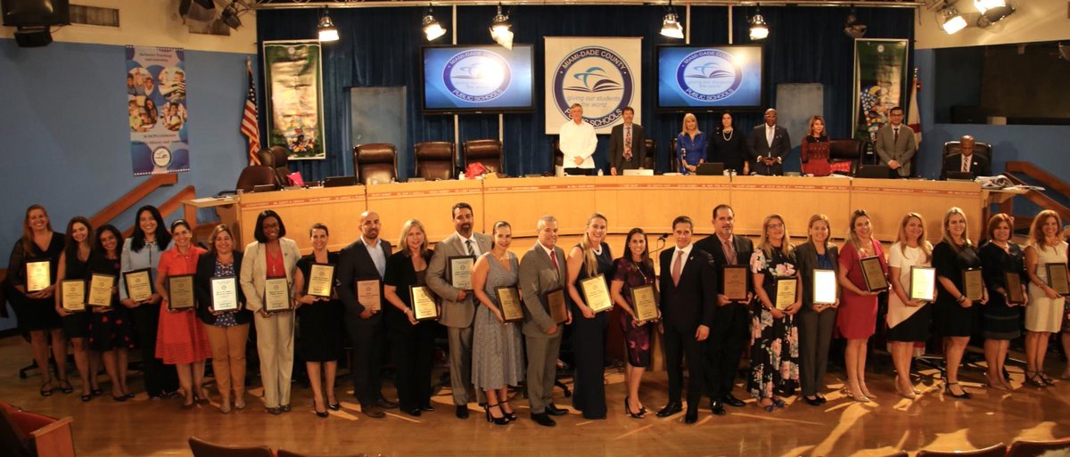 LAUSDSup's tweet photo. This year, 26 schools earned Bronze designation, 66 schools earned Silver designation & 29 schools earned the highest level of distinction - GOLD. Congratulation to all of our award-winning STEAM & STEM schools. #AcceleratingExcellence2020 https://t.co/5WztZkitf2