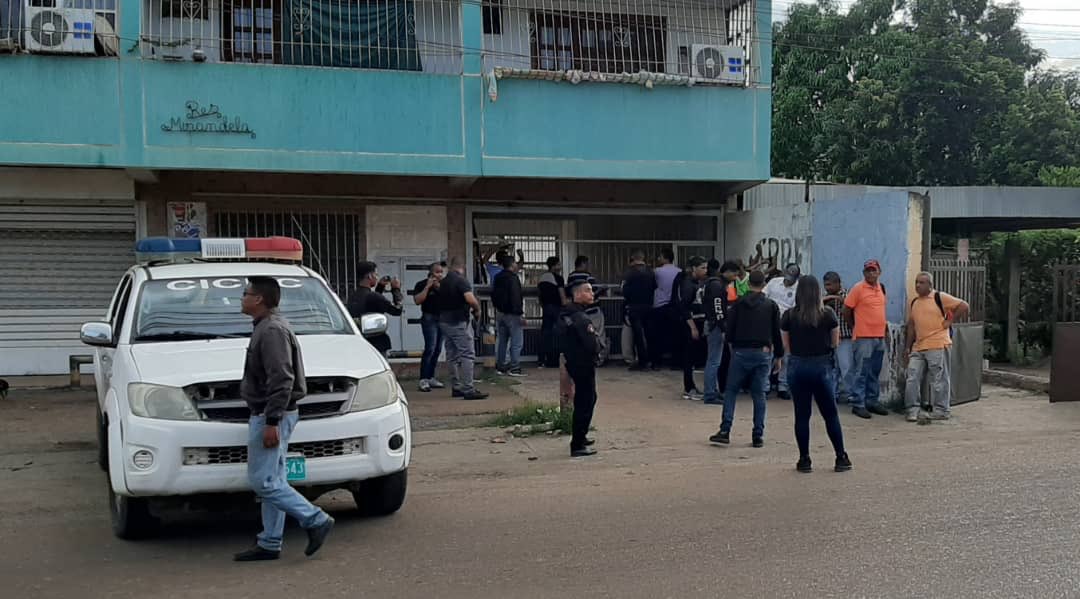 Cicpc083's tweet photo. En el marco de la Gran Misión Cuadrantes de Paz, al mando del C/J Kelvis Gil, se desarrolla despliegue de seguridad en la ciudad de Puerto La Cruz con la participación de funcionarios adscritos a diferentes despachos y Ejes estratégicos de la zona norte de la entidad. #CICPC https://t.co/0tt8Vl63rk