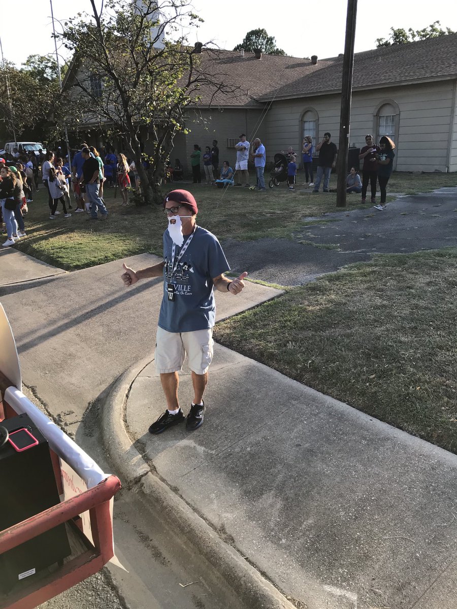 BethanyBHayes's tweet photo. Coach W. One of the 7 dwarfs at the LHSHomecoming2019!⁦@LewisvilleISD⁩ ⁦@LewisvilleES⁩ #poniesturn10 #theponyway https://t.co/CRJIQ2d4QS