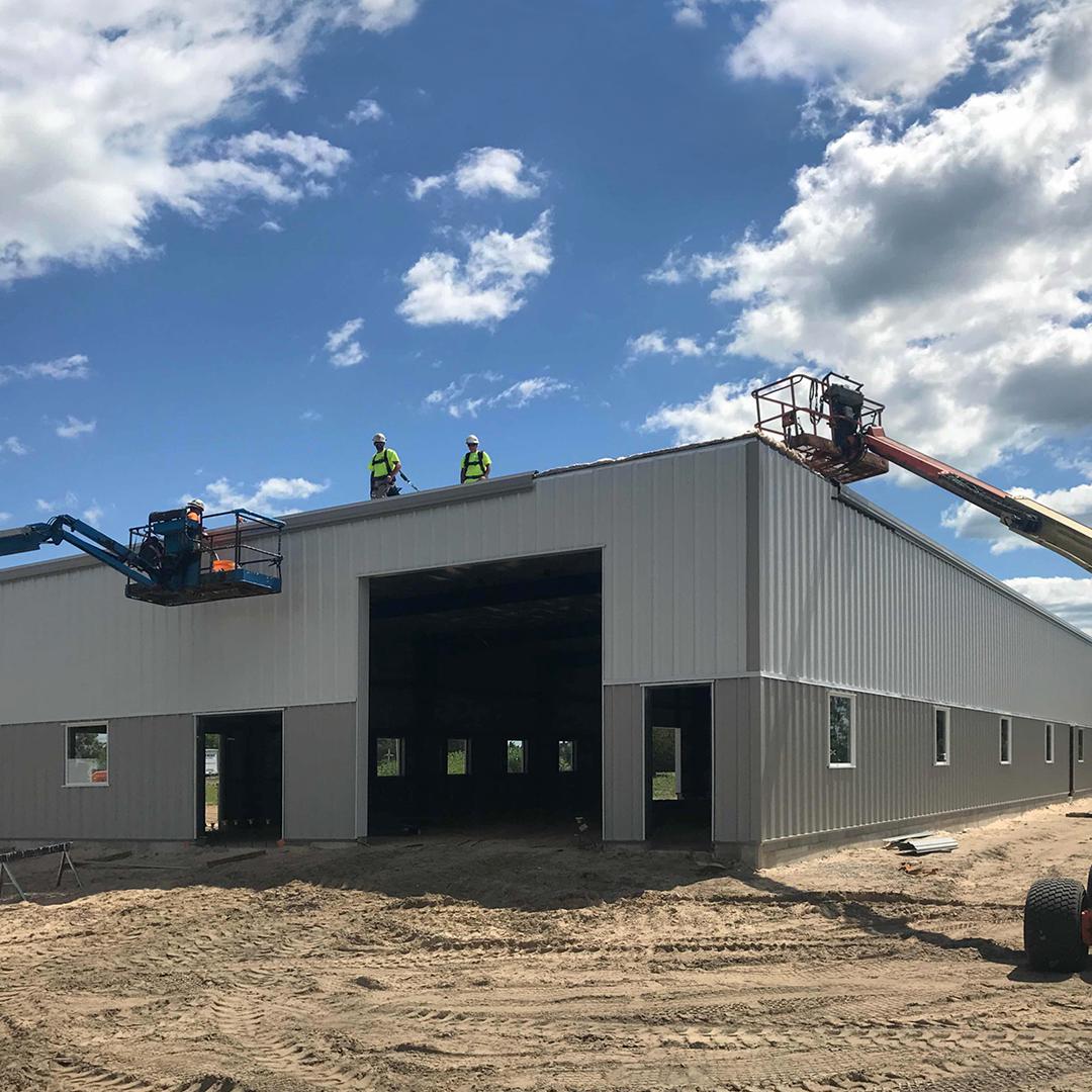 oneethanol's tweet photo. Walls and roof up at One Ethanol's new state-of-the-art headquarters in Michigan. We'll continue to post updates about the new facility every week! Thank you to all of our customers and friends for believing in this product and being so supportive. #oneethanol #americanethanol https://t.co/eRuDQuJXDh