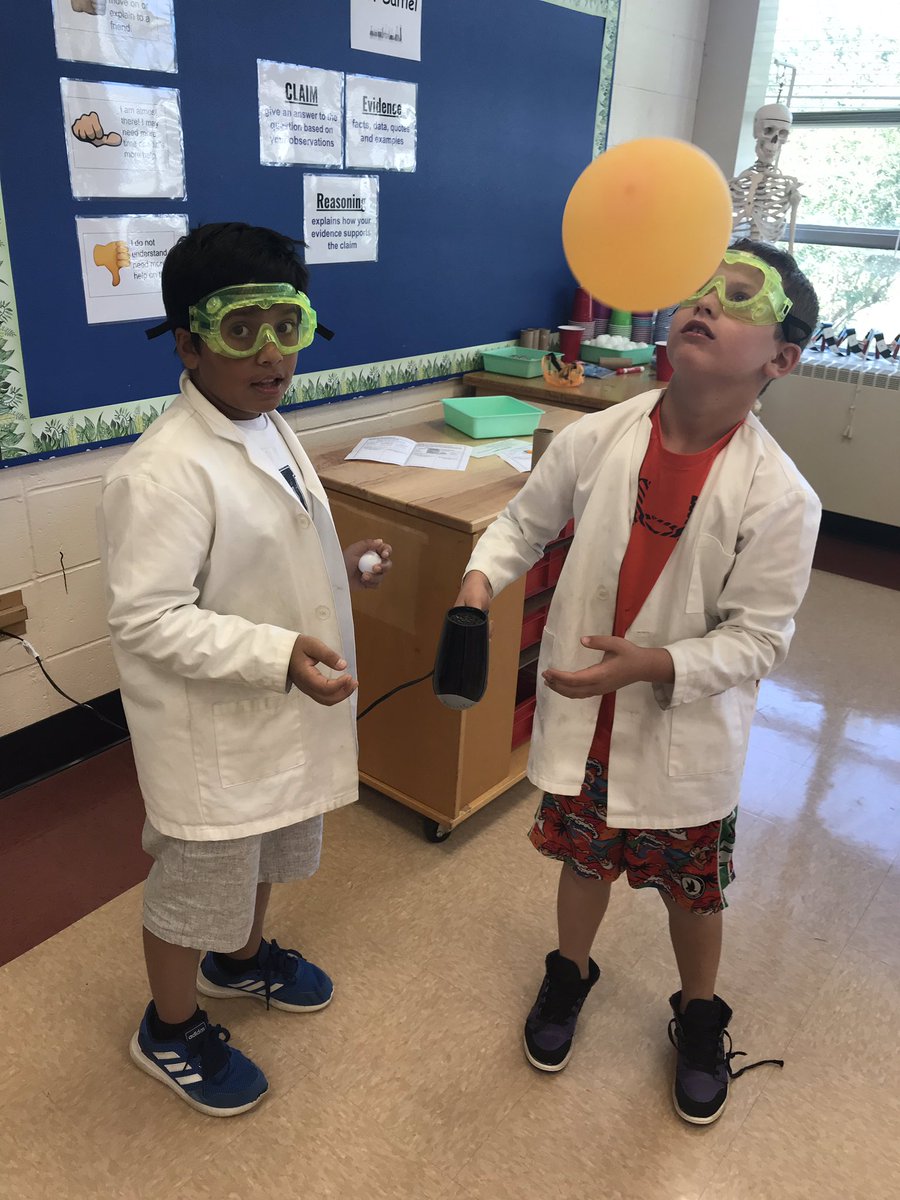DiscoveryLabPOB's tweet photo. Ms. Sciara’s scientists explore force! #DiscoveryLab @MrsSciaraPOB @sgrayPOB @KSeidel23 @POBSchools https://t.co/ocSFsiDo3a