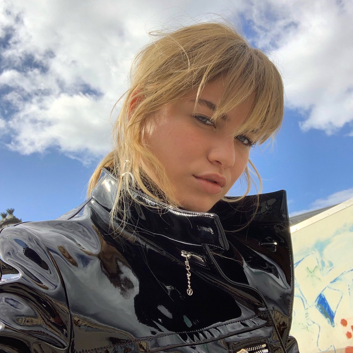sofiareyes's tweet photo. Se vienen fotitos con @InStyleMexico x @LouisVuitton y quiero que sepan que no las vรญ para esperarlas con ustedes. ๐คญ๐ค #LVMEXICO https://t.co/y3bxmlafkB