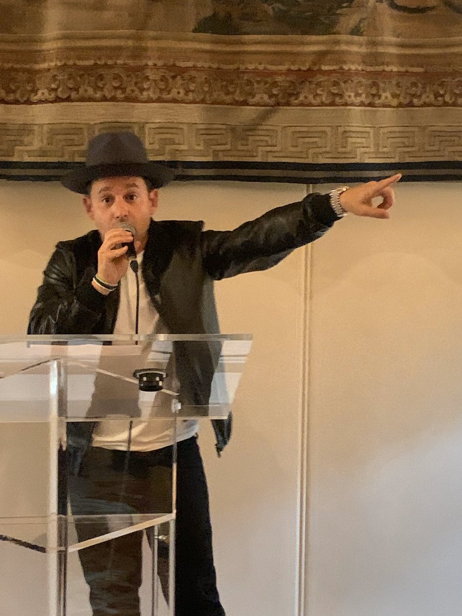 franceaucanada's tweet photo. Master of ceremonies Harley Finkelstein launches the live auction : dinners 🍽 at the French Résidence & Golf 🏌🏿♂️and Hockey 🏒practice with Daniel Alfredsson
@DAlfredsson11
Thank you for your generosity 🙏 #SOdosomething https://t.co/mzDyTMfdMO