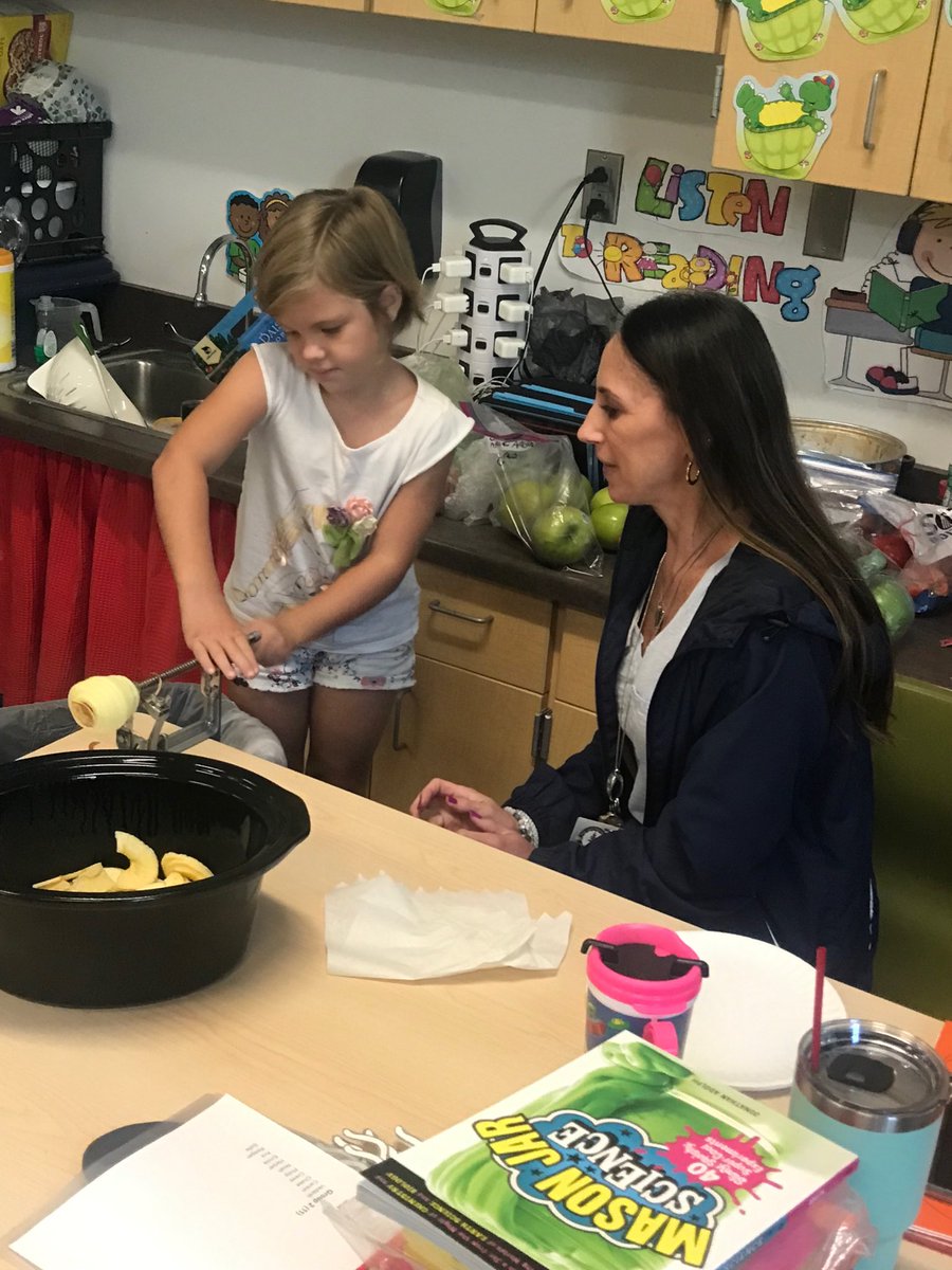 huffstet1's tweet photo. Making yummy applesauce ⁦@PLPLowerSchool⁩ https://t.co/UMA9ENATNY