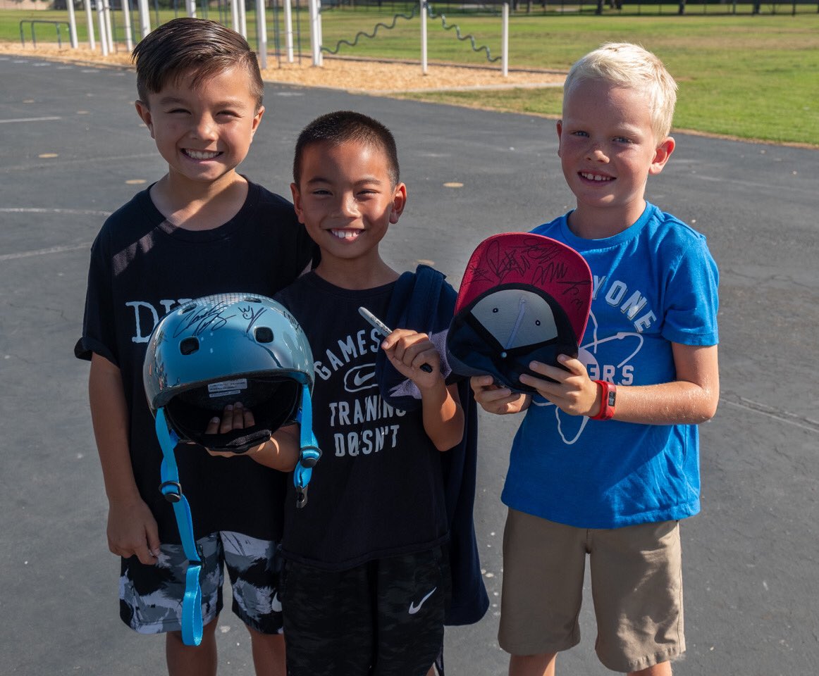 OVSDSupt's tweet photo. Hope View is observing ✌️Be A Buddy, Not A Bully Week with Principal Luckey and Robert Castillo’s BMX Freestyle Team 🛴

Visit our Instagram page for more photos 🚲  #OVSD #BMX #BMXfreestyle #AntiBullying https://t.co/icvKkWhD6z