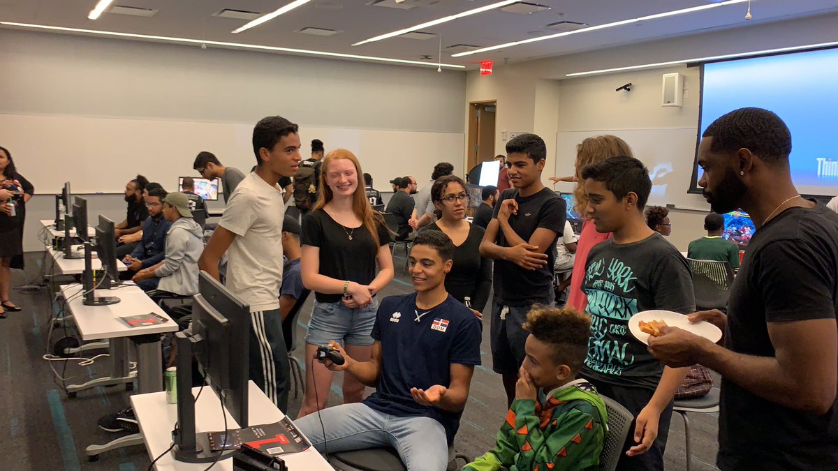 An amazing turn out! We are very excited to be hosting the first ever Dominican-American gamers’ meet where we brought together Dominicans and Dominican-Americans with a passion for e-sports 🇩🇴🇺🇸 <a href="/FelipeVicini/">Felipe Vicini</a> <a href="/INICIAOficial/">INICIA</a>