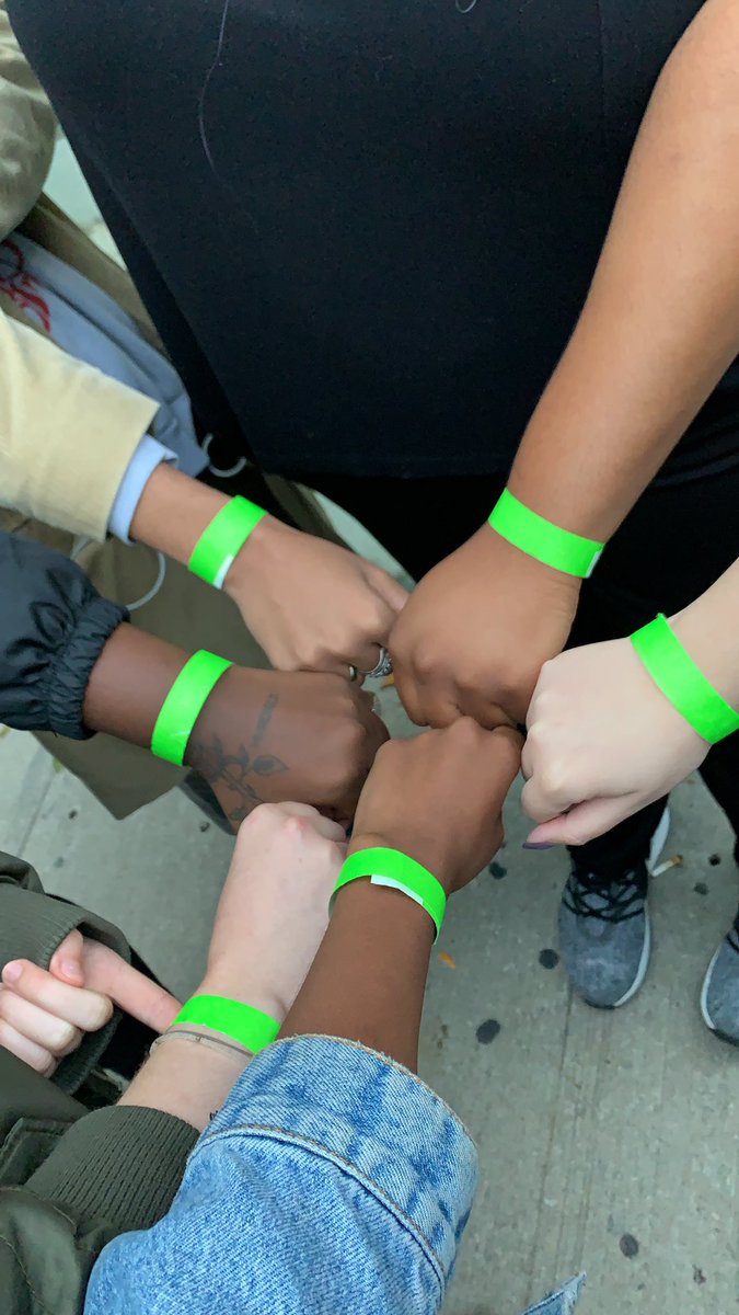 thankuellen's tweet photo. rt for good luck https://t.co/LTSj9CvfsN