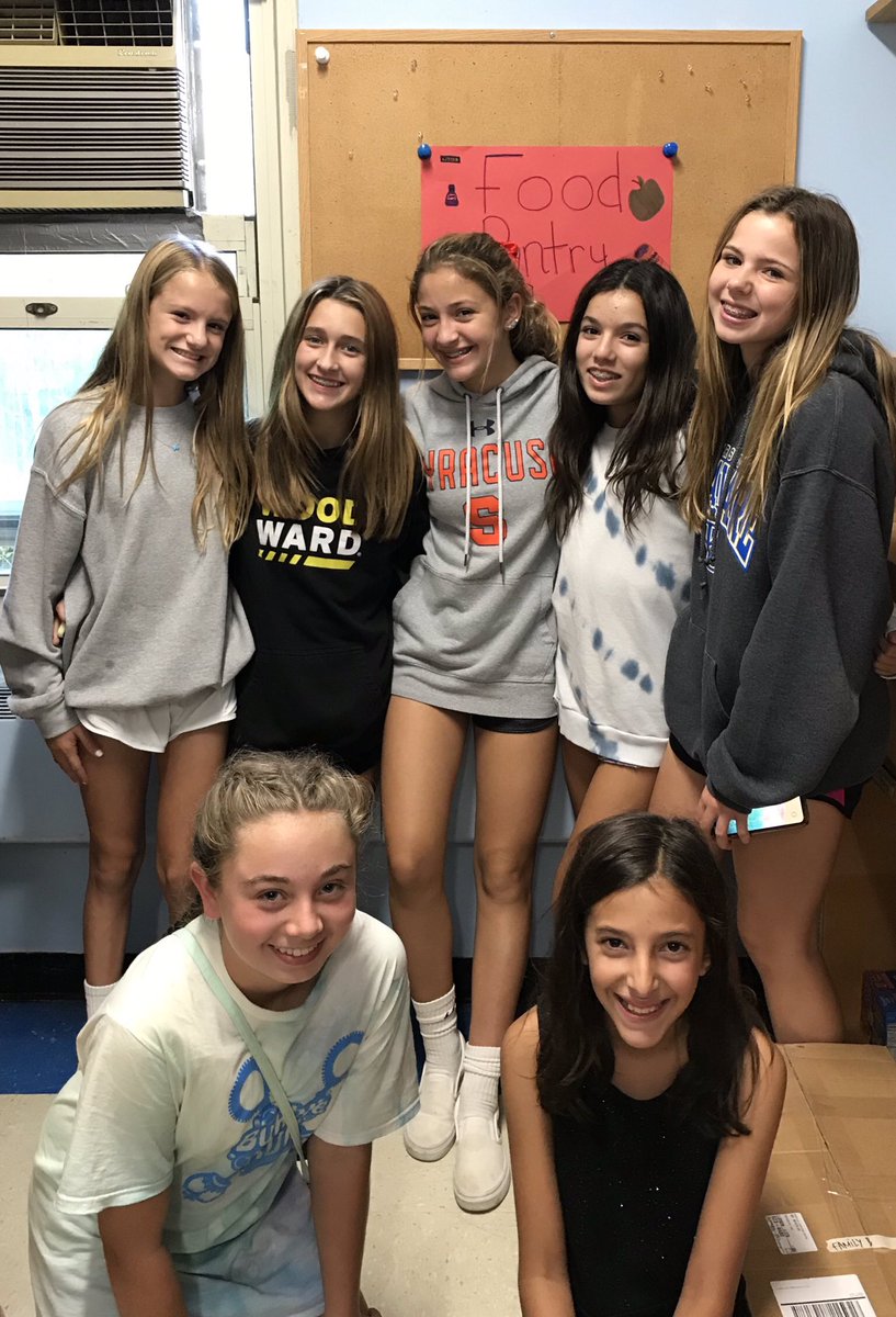 So thankful for the <a href="/MandalayEl/">Marie Pisicchio</a> alumni who volunteered their time at our new Helping Hands Food Pantry this afternoon <a href="/WantaghMiddle/">Wantagh Middle School</a> @MsVespe_MES #mandalayhelpinghands #wantaghwellnesswednesday