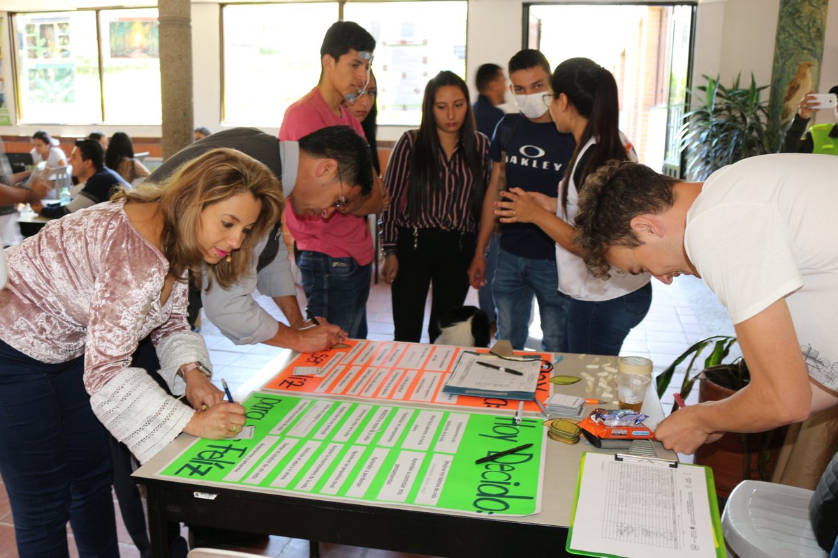 UISsedeMalaga's tweet photo. En la Semana Universidad Saludable #UISMálaga desarrollamos la jornada “Hoy decido ser feliz”, actividad de salud mental y prevención del suicidio con el apoyo de profesionales del Plan de Intervenciones Colectivas #PIC del municipio de #Málaga #AlcaldíaDeMálaga #HRGR https://t.co/cJpQ5Qqe8G