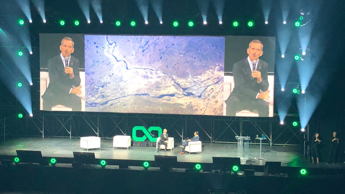 labeauchemin's tweet photo. "Visualise failure. Practice for it. Anticipate it. Change yourself. Give the team around you skills. Don’t wait for things to go wrong." @Cmdr_Hadfield @cooperathon #cooperathon19 https://t.co/Ql62a76kTO