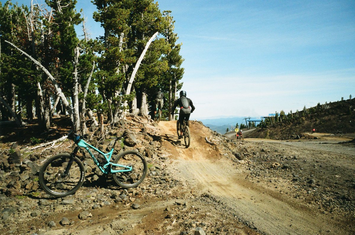 While I'd like to tell you I orchestrated this shot, it really just sorta happened at Mt Bachelor, as it should #filmtober #35mmfilm #leicafilm