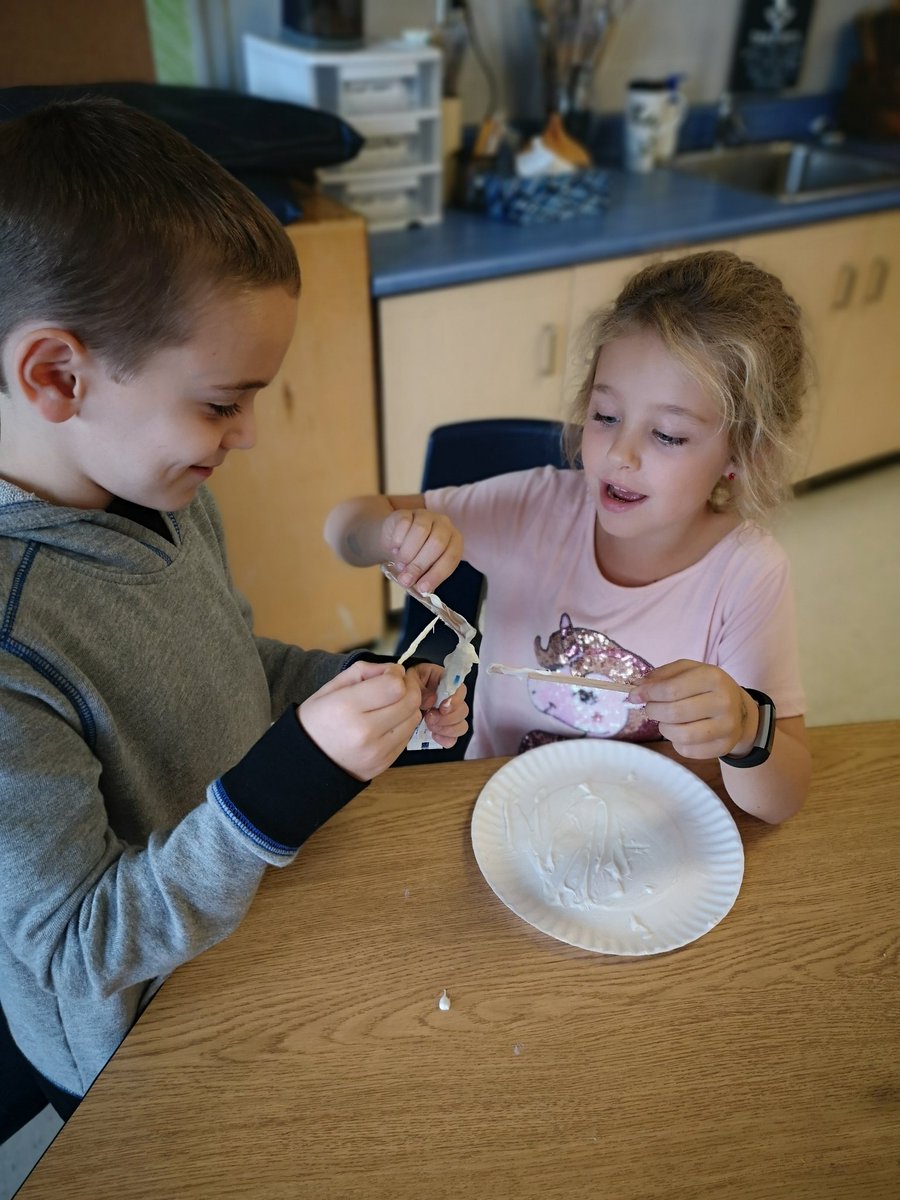 MrsBarrowman1's tweet photo. The toothpaste challenge was a hit! We talked about how our hurtful words cannot be taken back once they are said. #kindness https://t.co/JZ66UcM53U