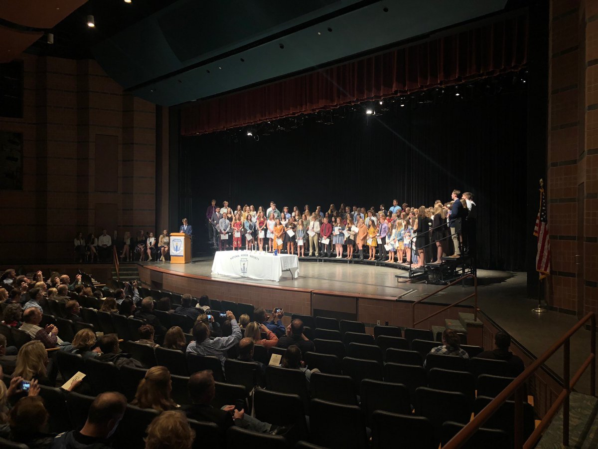 LkOrionHS's tweet image. Congratulations to all of the newly-inducted members of @LOnhs.  #ServiceOverSelf