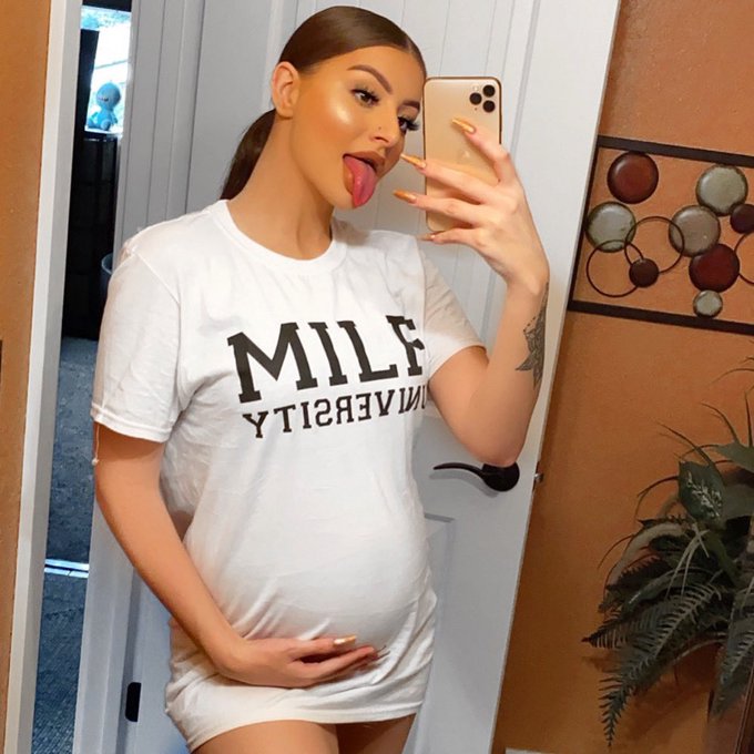 Milf tingz #21weeks https://t.co/3tYXMeFrvz<a href="/tag/21weeks"class="tags">#21weeks</a>