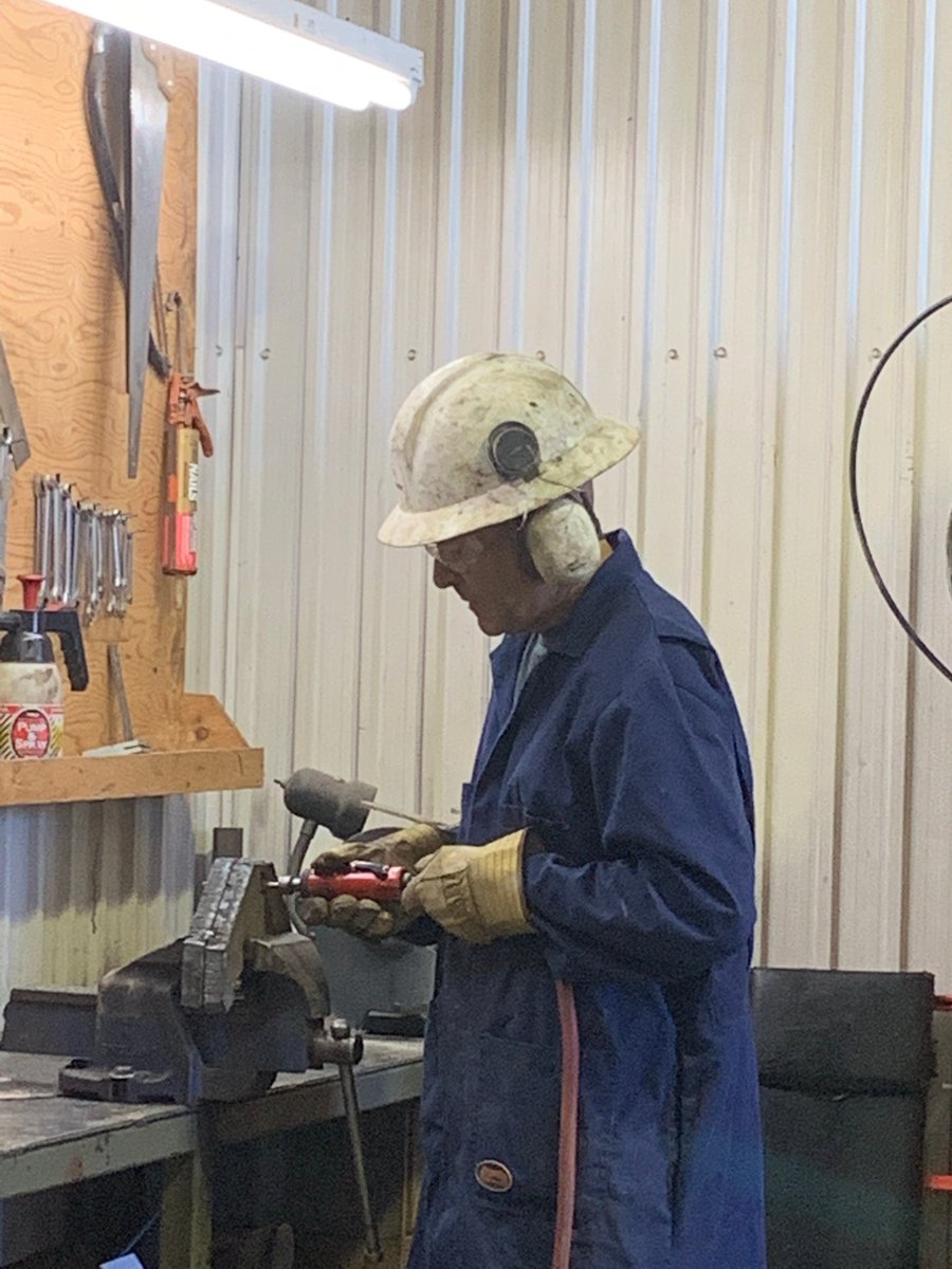 we can see here that the artist works without a net in the making of a new tool , tanks Steph
