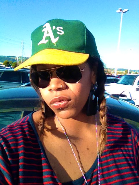 TSingletonSays's tweet photo. I don’t do MLB much, but when I do, I roll with dem Oak Boyz 🤷🏾♀️ (blame my college roommates...)#ALWildCard #ThisIsSoOld #Lolz #SportsOverload https://t.co/1AJm7QdlxC