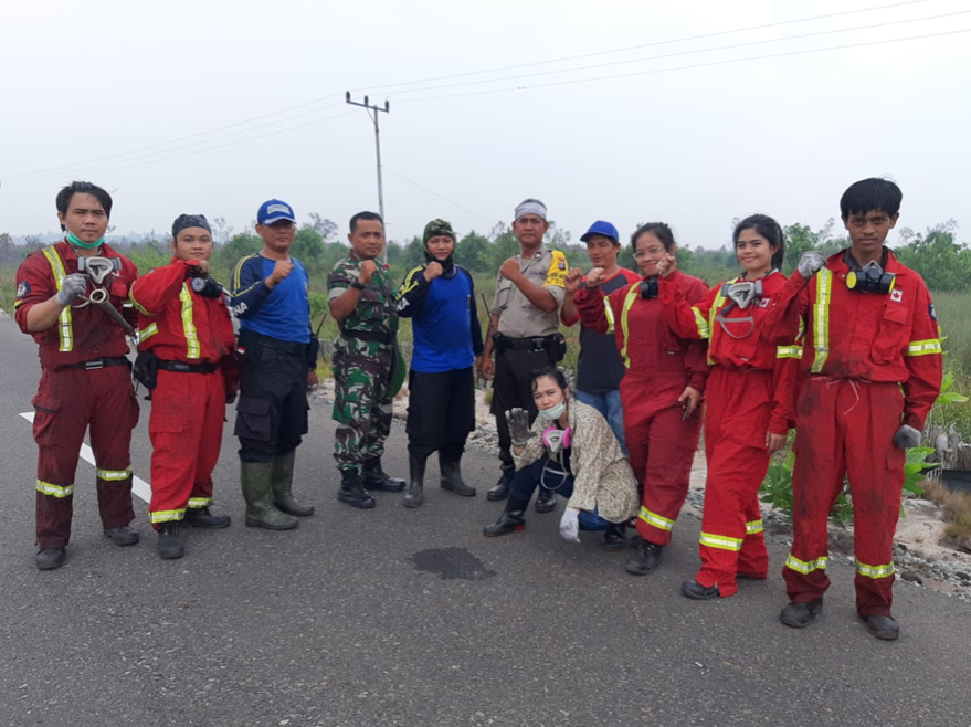 ranuwelum_org's tweet photo. We got a brand new codename for our @youthact_ youth firefighter squad: "KATUYUNG" TEAM. #Katuyung is a kind of snail that you can find in paddy fields in Kalimantan. Alone it is weak, but if they are together they can be STRONG. #INDONESIAFORESTFIRECRISIS #ACT2GIVE #VOLUNTEERS https://t.co/WeGTUmvyNe