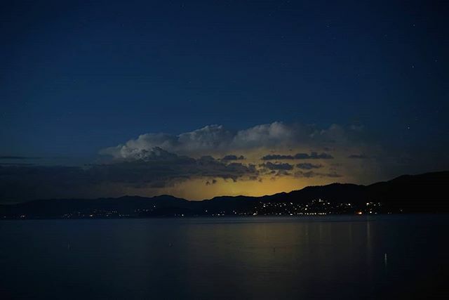 FreeFlowRising's tweet image. A much needed storm started a fire which illuminated the horizon. Luckily the rain put it out. ift.tt/2pvtFYp