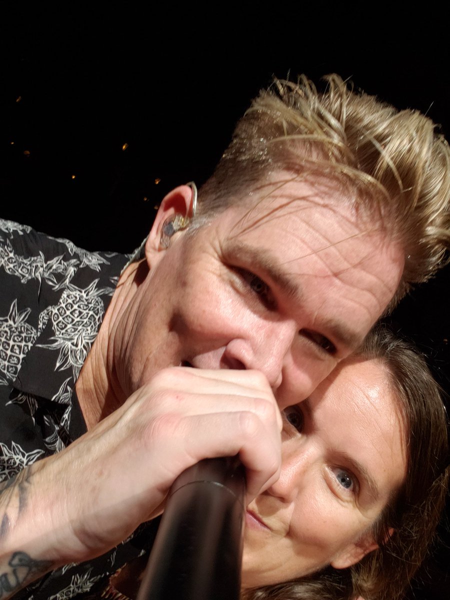 CountryShell's tweet image. You guys!  This.  This is what makes me feel so fortunate for where we live.  Thank you @mark_mcgrath!  Thank you for putting on a great show!