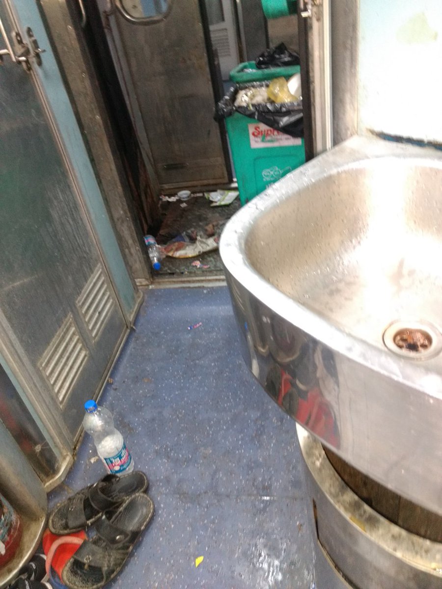 Grandmomaa's tweet photo. Train noumber___12423 Dibrugadh Rajdhani ___ coach no___A4,,  AC 2 https://t.co/F04H4w0FBc