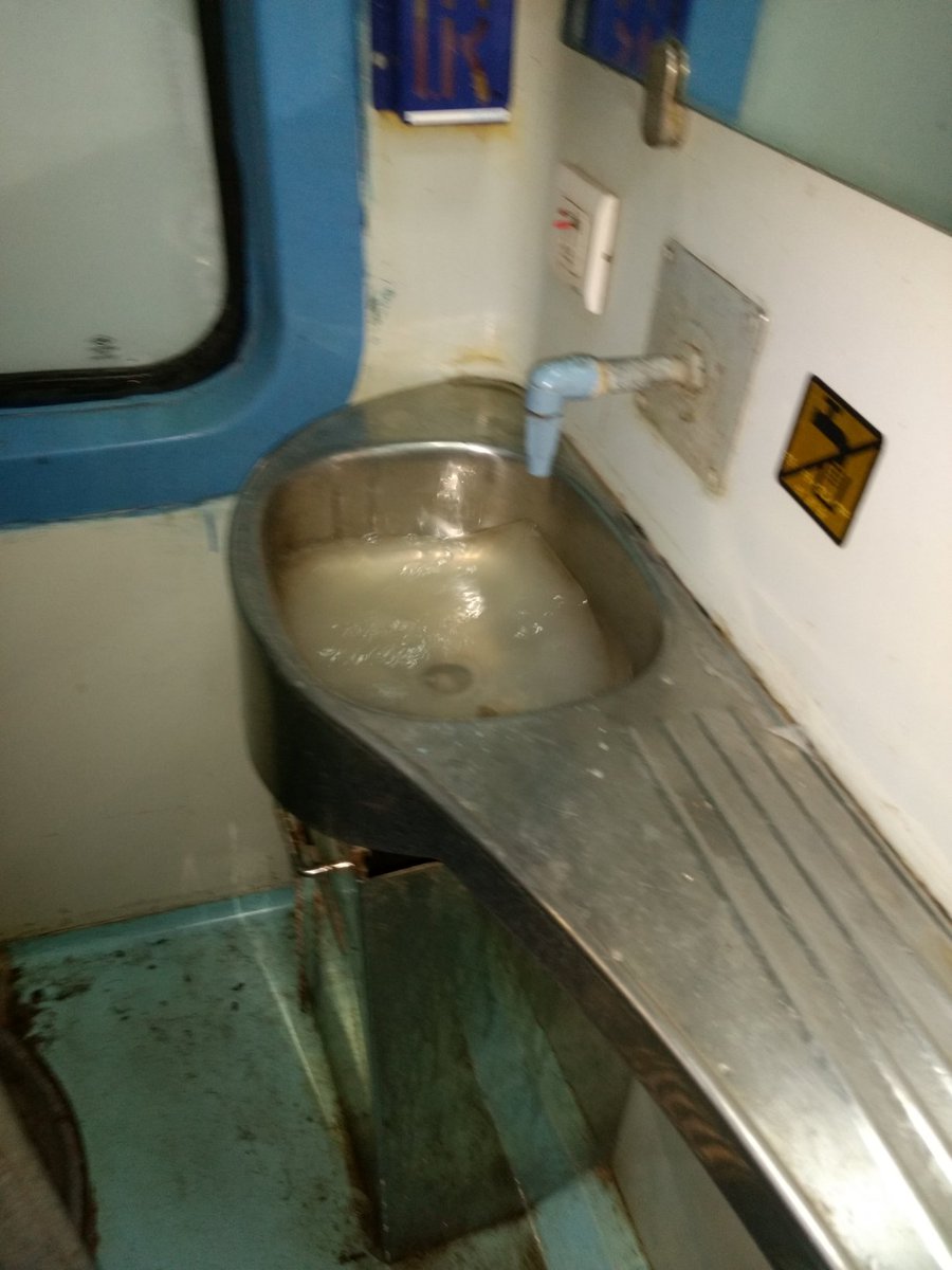 Grandmomaa's tweet photo. Train noumber___12423 Dibrugadh Rajdhani ___ coach no___A4,,  AC 2 https://t.co/F04H4w0FBc