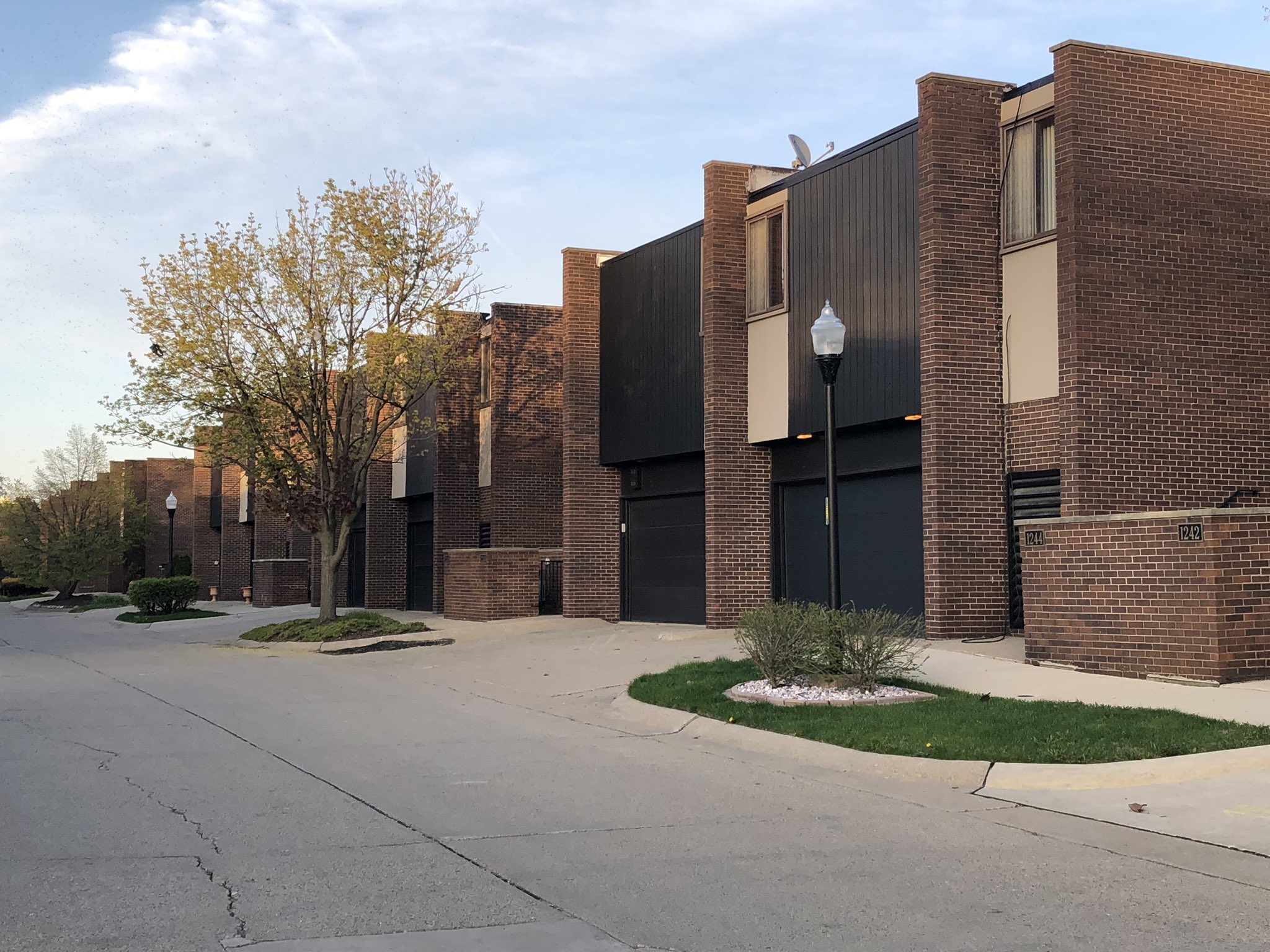 Midwest Modern on Twitter "Hausner & Macsai, Navarre Place Condos