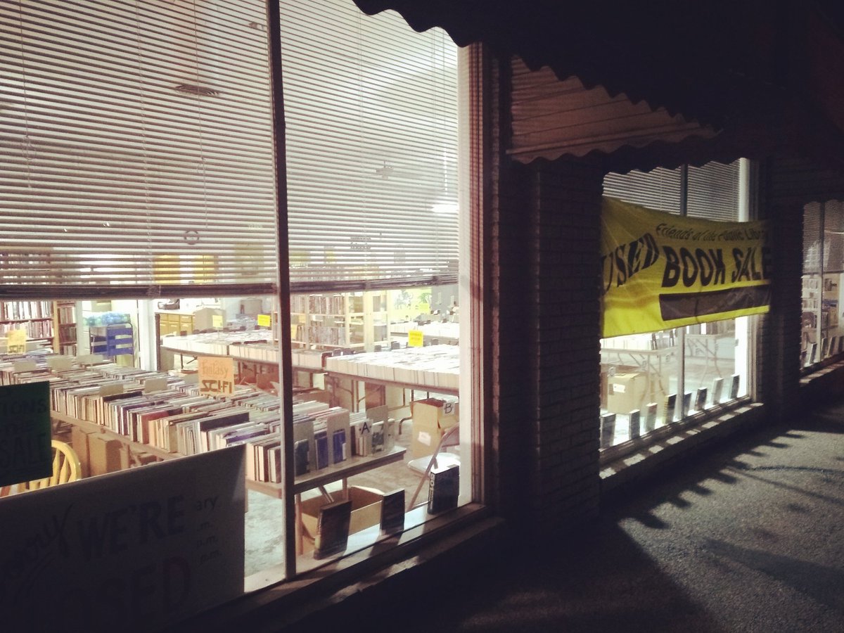 FriendsCincy's tweet image. We're ready for you, Cincinnati! See you in the morning!
#FriendsFallBookSale