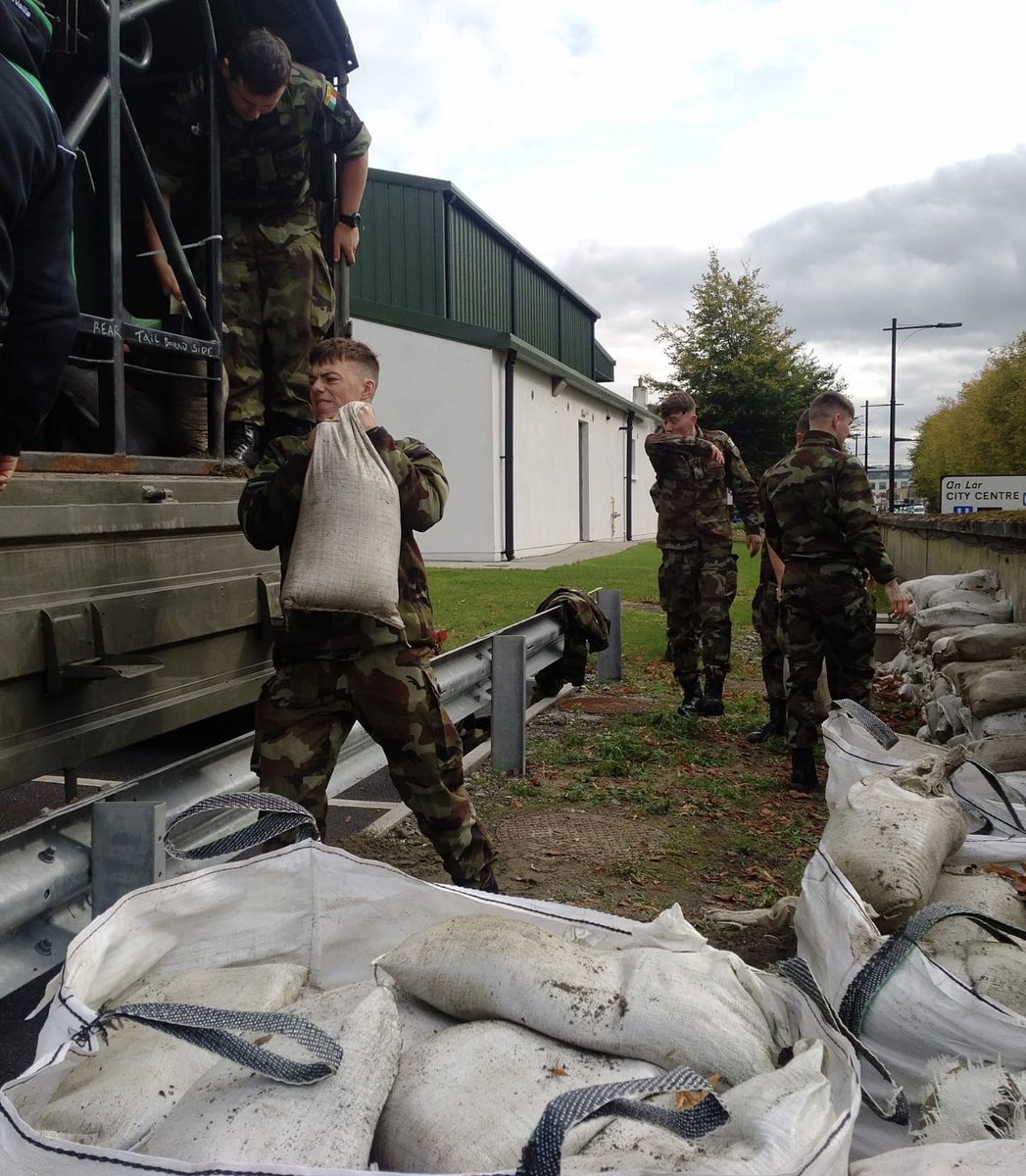 mark_mellett's tweet photo. #StormLorenzo warnings have been issued see https://t.co/4waTca6JZ3. @defenceforces prepared to support principal response agencies with, e.g #Army support for flood defences, @IrishAirCorps support for @ESBNetworks &amp; @naval_service support for @IrishCoastGuard &amp; #SAR #Lorenzo https://t.co/HjB5aygWBA