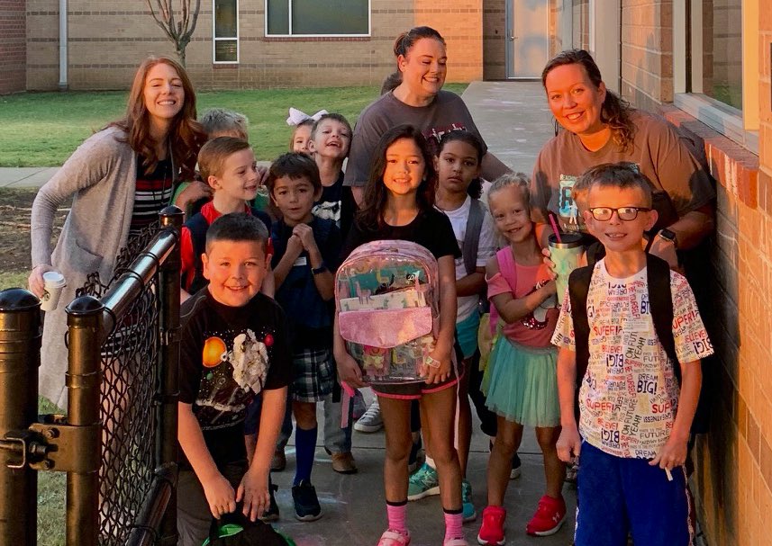 KellerISD's tweet photo. Awesome participation in #NationalWalkToSchoolDay at many of our campuses to raise awareness and support for the health, community and environmental benefits of regularly walking or biking to school! #CelebrateKISD https://t.co/wjeO3qO1ny