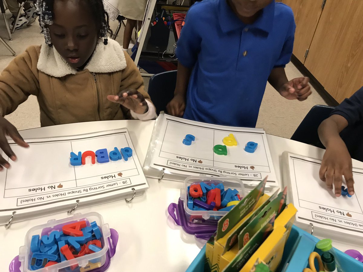 JacksonGenitha's tweet photo. I absolutely love Guided Reading and so do they! #smallgroup #guidedreading #letterrecognition #lettersounds #phonemicawareness #allthingsreading 
@PrincipalBGrant @Ms_McCrary12 @MJ_FickettAP @FickettES https://t.co/3FQKX2h3dW