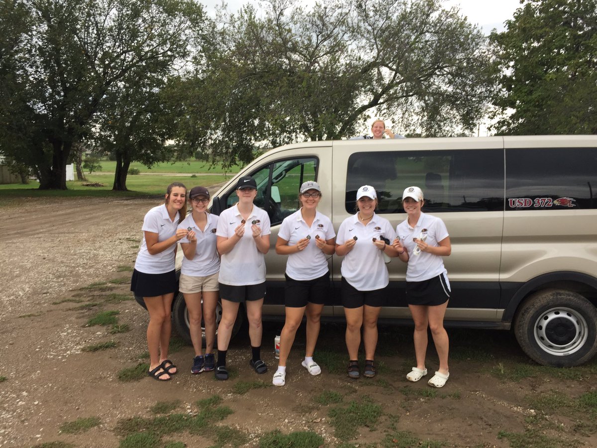 SLGirlsGolf's tweet photo. Lady Eagles take 2nd place today at Village Greens!! Jayme Lindstrom places 3rd overall,Maddie Field 10th, Tori Smith 12th, and Madeline Cregan 15th. Keep it rolling ladies!!! @SilverLakeEagle @SLeaglesport https://t.co/F1NzFpH7WX