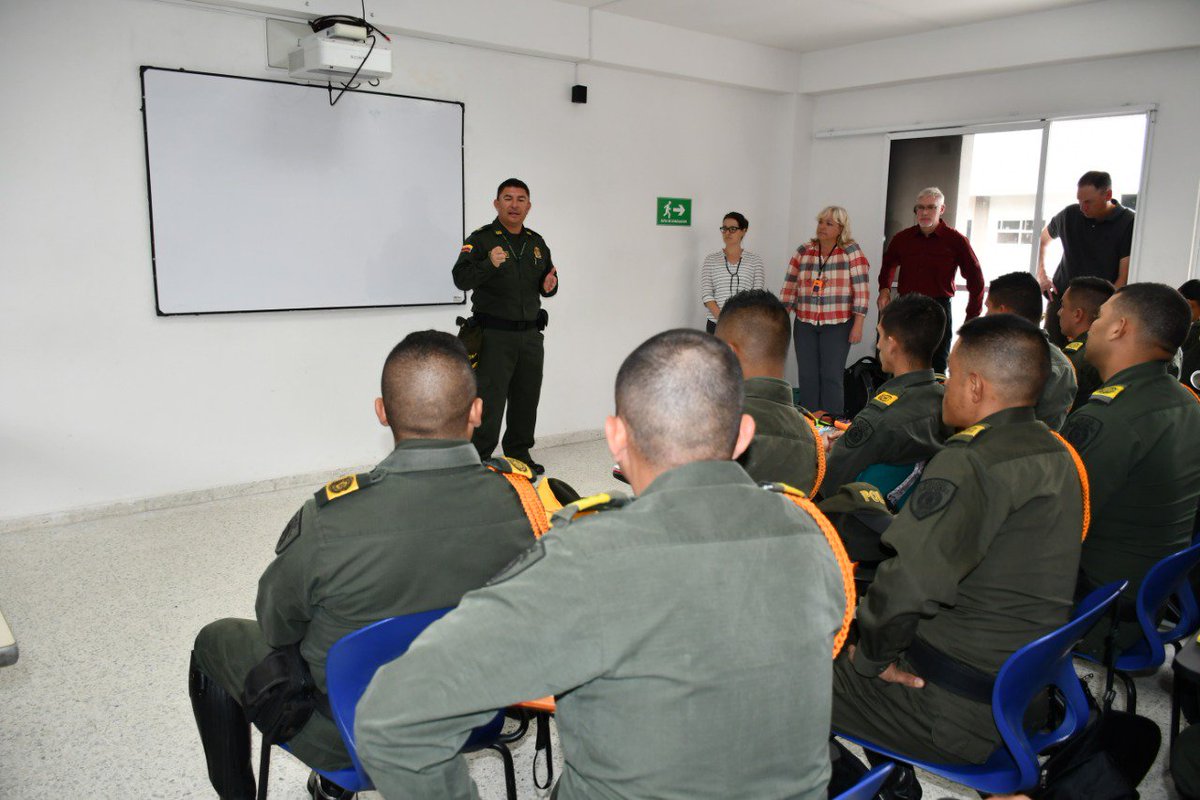 CarabinerosCol's tweet photo. Del 02 al 10 de octubre estaremos desarrollando en #Túlua la cuarta fase del taller de aplicación de la ley de recursos naturales en áreas protegidas orientada con instructores del servicio forestal de los Estados Unidos. #SISER #YoProtejoAlMedioAmbiente #CarabinerosGuardabosques https://t.co/xqeiL5zeWb