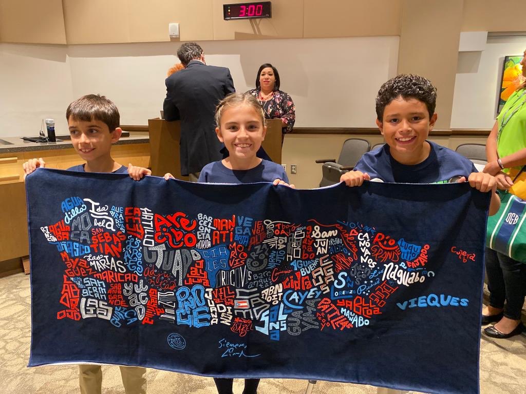 melodee1578's tweet photo. @Lin_Manuel @TeeRico_LinMan We sung Piragua this evening for the school district for our Hispanic heritage month . https://t.co/BQevLX97WP