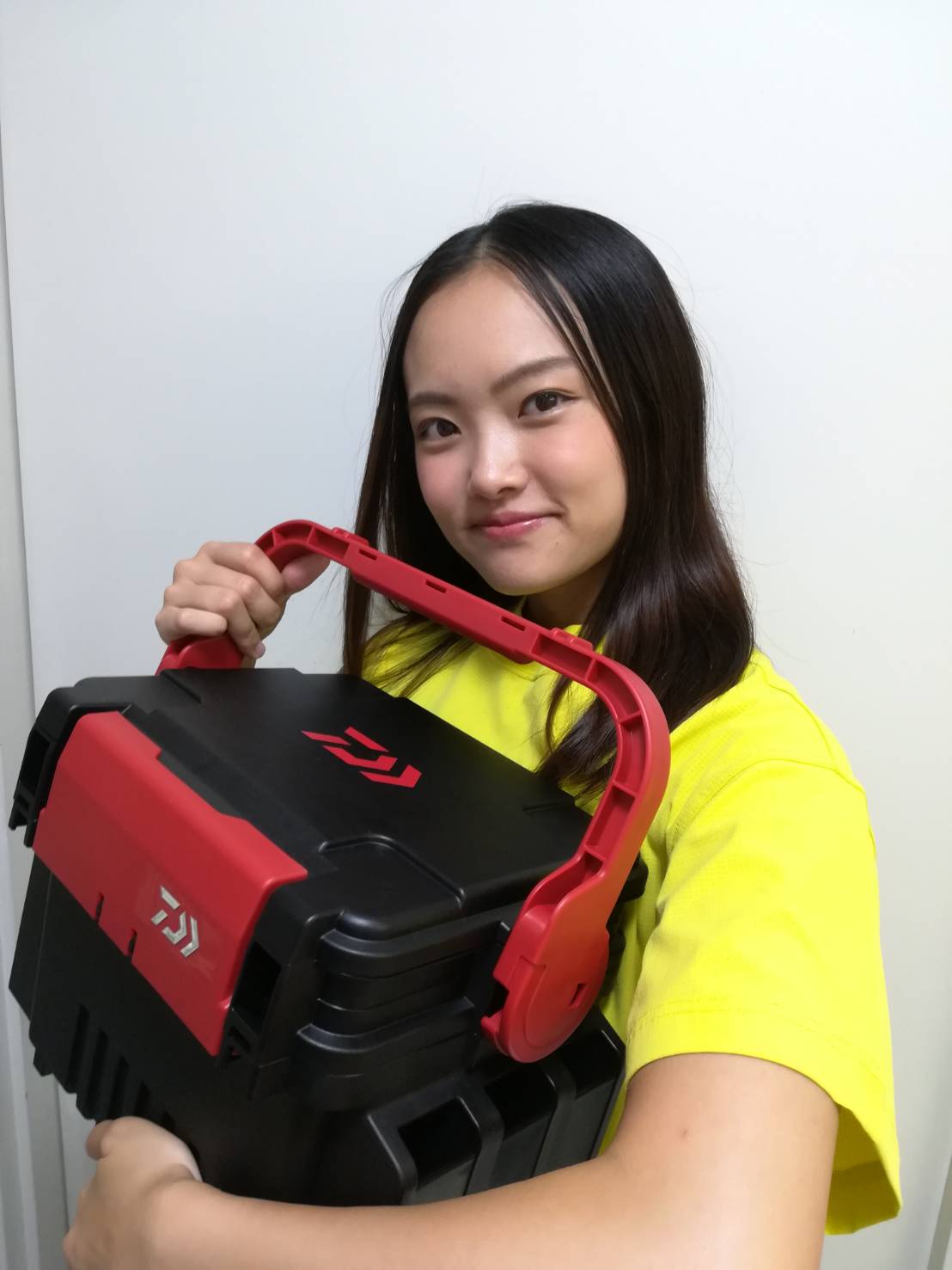 تويتر 竹内麻純 まぁこ على تويتر 小さい見た目ながら大容量なタックルボックス 赤と黒のデザインもかわいく お気に入り製品の仲間入り 次の釣行は気になるワームを全部詰め込んで行こう タックルボックスtb4000 3000 写真は3000です 釣りガール