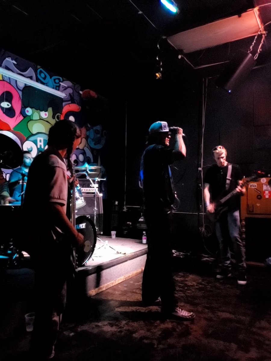 semantic_shift's tweet photo. Talk about rocking out on a monday night! Everrest, Kazha, Be//gotten all brought it! #semanticshift #memphis #hitone #mondaynight #rock #metal #kazha #everrest #begotten https://t.co/D4jx6Rcqf6