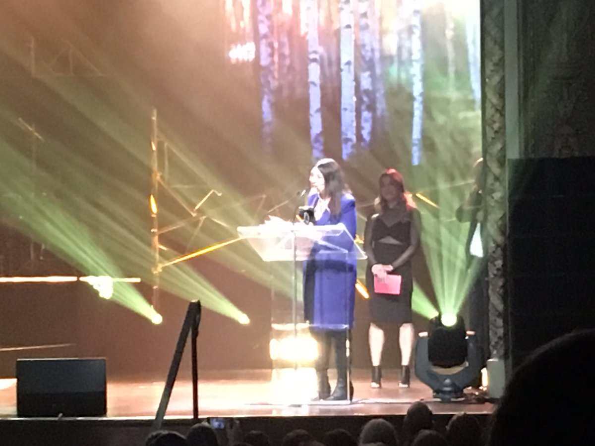 Joseebourassa's tweet photo. Le Prix d’interprétation folk est remis à Elisapie #rcma #galateweikan https://t.co/SSm3byOvJh