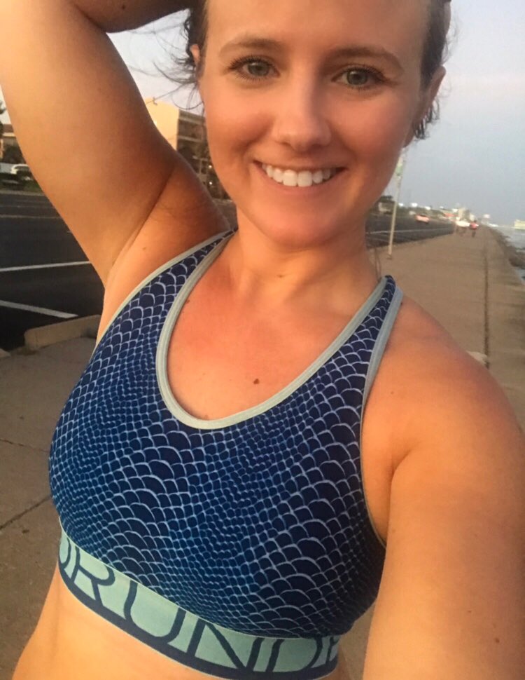 tightfun83's tweet photo. It was a gorgeous night for a walk on the Seawall :) Should’ve been with me 🌅 https://t.co/bhCl5yoggA