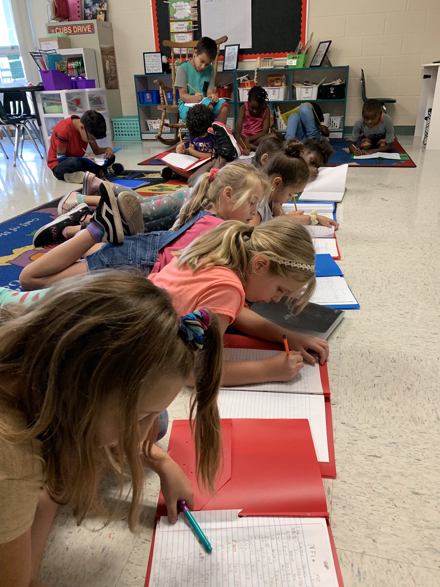 Mrs_Hansen3rd's tweet photo. We are working hard on our personal narratives! #sunraysoars @sunrayexplorers https://t.co/4TmUBlULSt