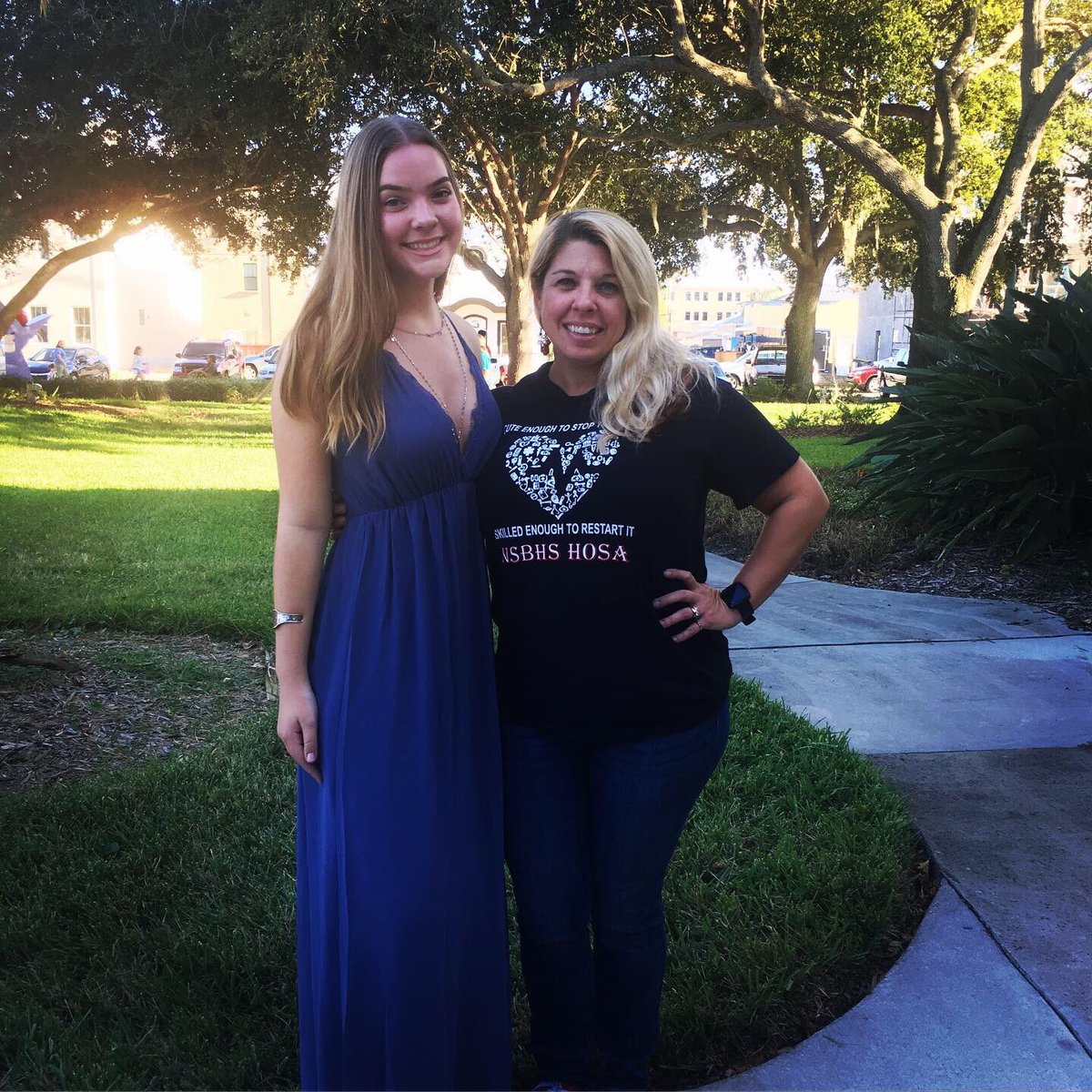 MedicalNSBHS's tweet photo. We had so much fun walking in the Homecoming Parade and getting to see some of our favorite academy seniors on homecoming court 🤗💕 https://t.co/N5syClYzoQ