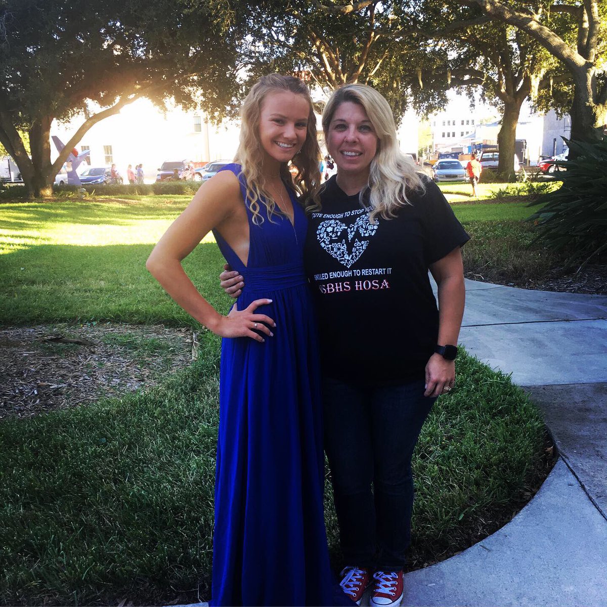 MedicalNSBHS's tweet photo. We had so much fun walking in the Homecoming Parade and getting to see some of our favorite academy seniors on homecoming court 🤗💕 https://t.co/N5syClYzoQ
